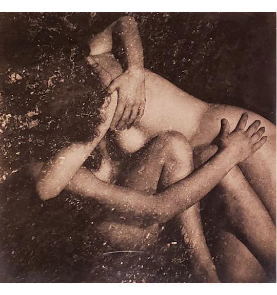 This is a work of art. Please note that as it is impossible to know the intent of the artist, the work is subject to interpretation. Each visitor may view and choose to understand the work differently. All effort has been made to provide a purely visual description. An image showing two nude figures embracing, perhaps a man and a woman. Their faces are covered by hair, and one sits with their knee drawn to their chest and their hand resting on the hip of the other. The image has an overall speckled appearance.